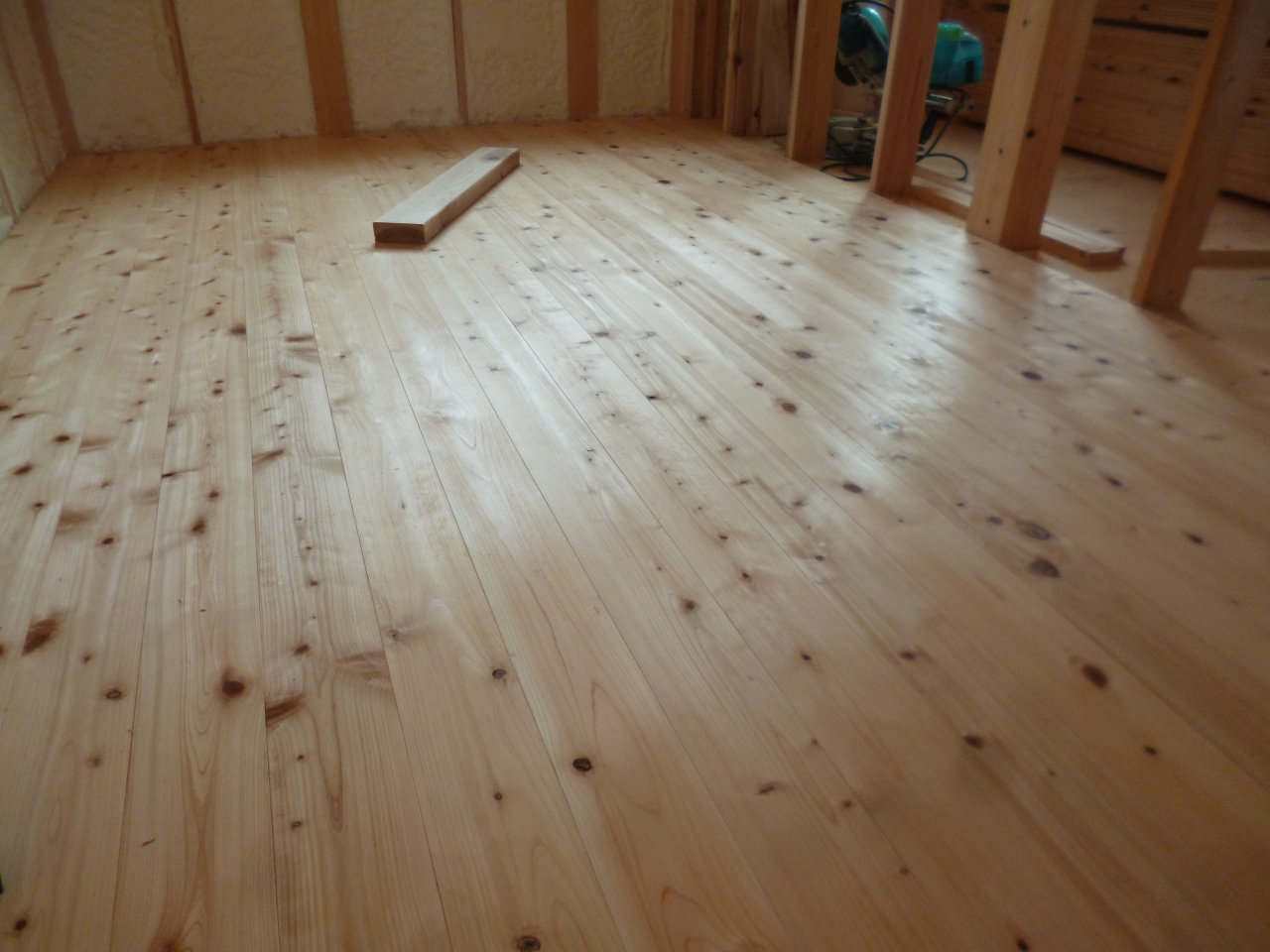 傷つきやすいから無垢フローリングを敬遠される方へ 傷がつくからこそ無垢材は素晴らしい 八王子市 日野市で注文住宅 マイホームなら健康住宅の新井建設